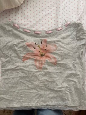 Hollister Gray Short Sleeve Tee with Pink Lily and Ribbon Detail
